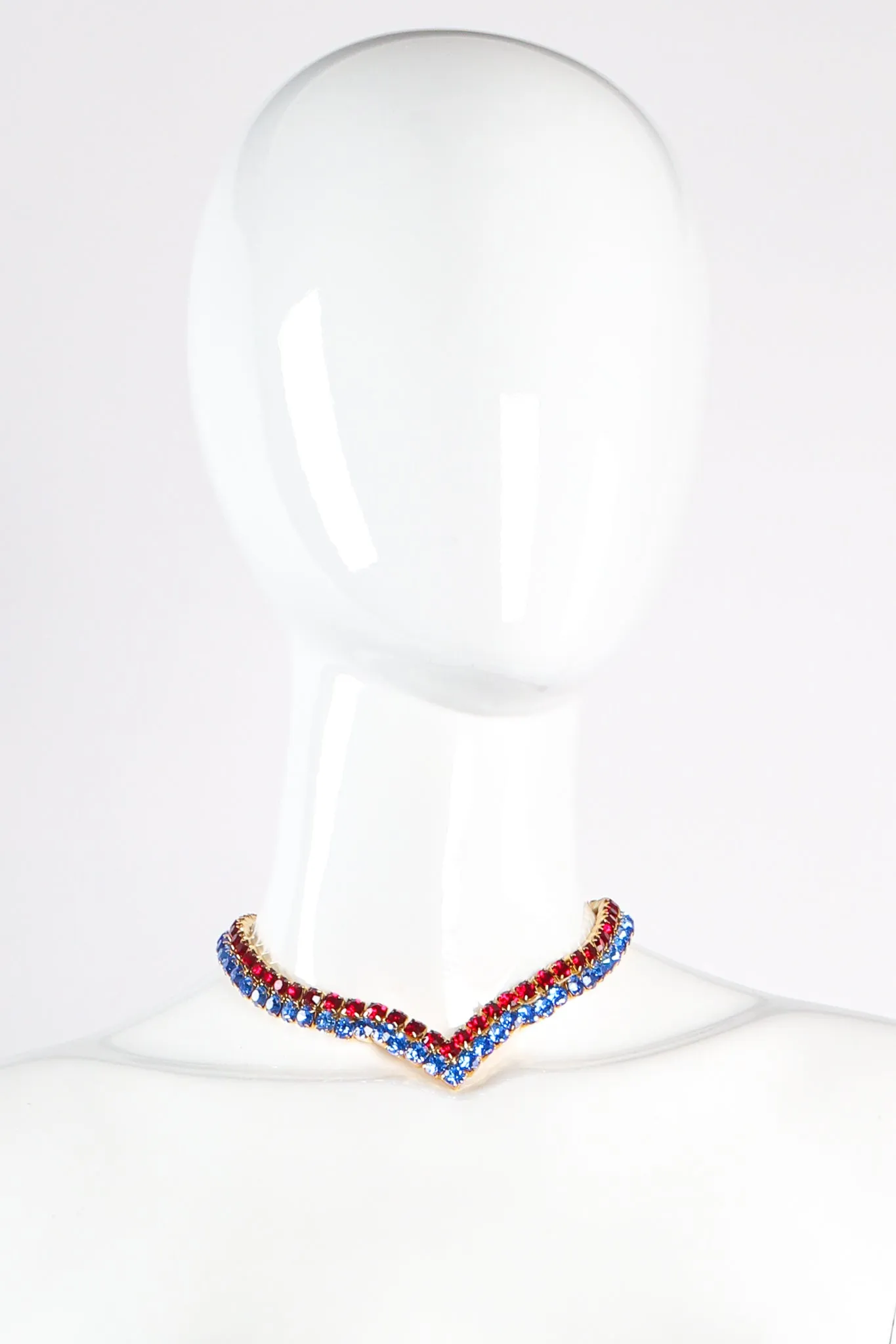 Cool Primary Crystal Pointed Collar