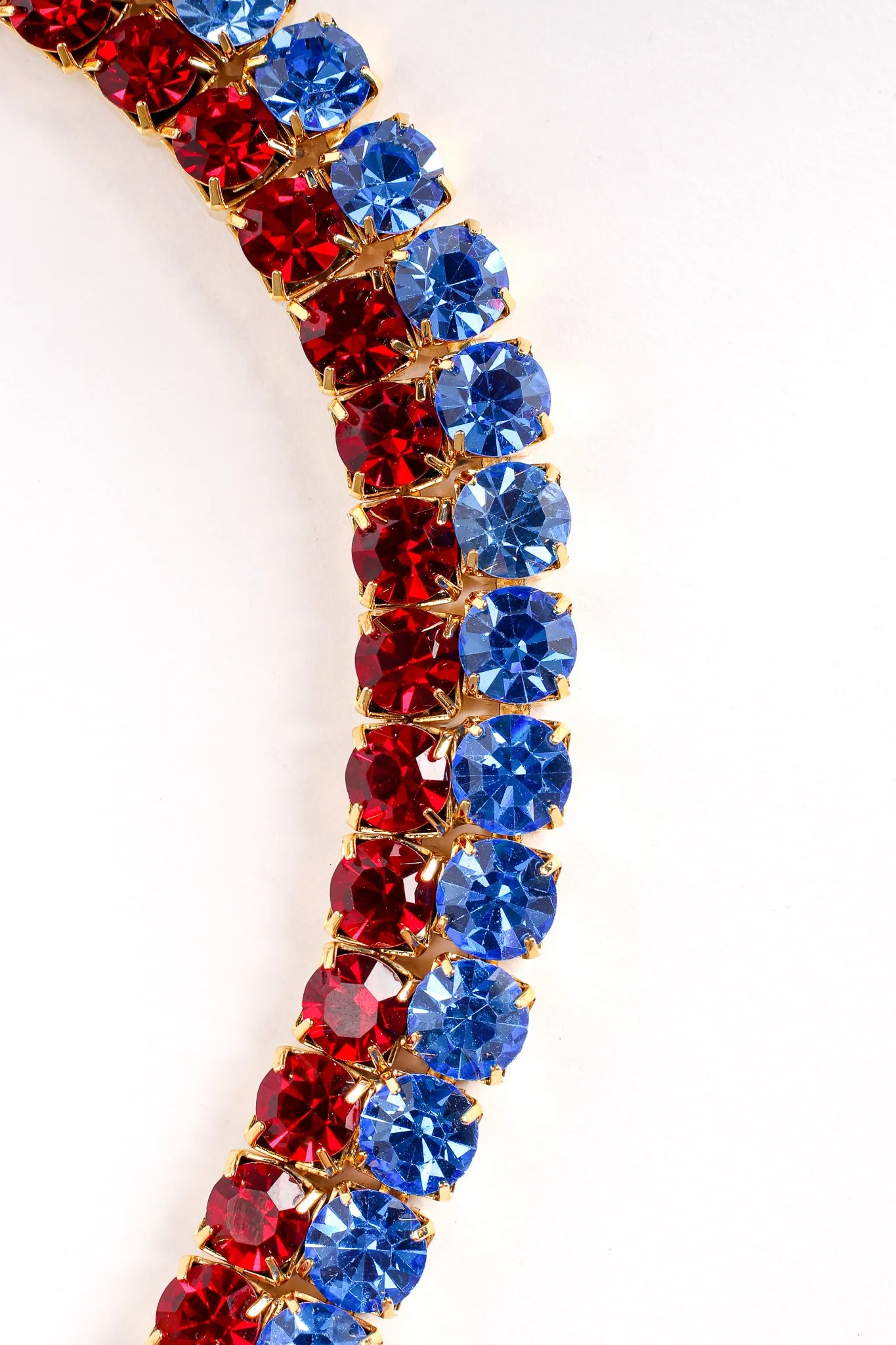 Cool Primary Crystal Pointed Collar