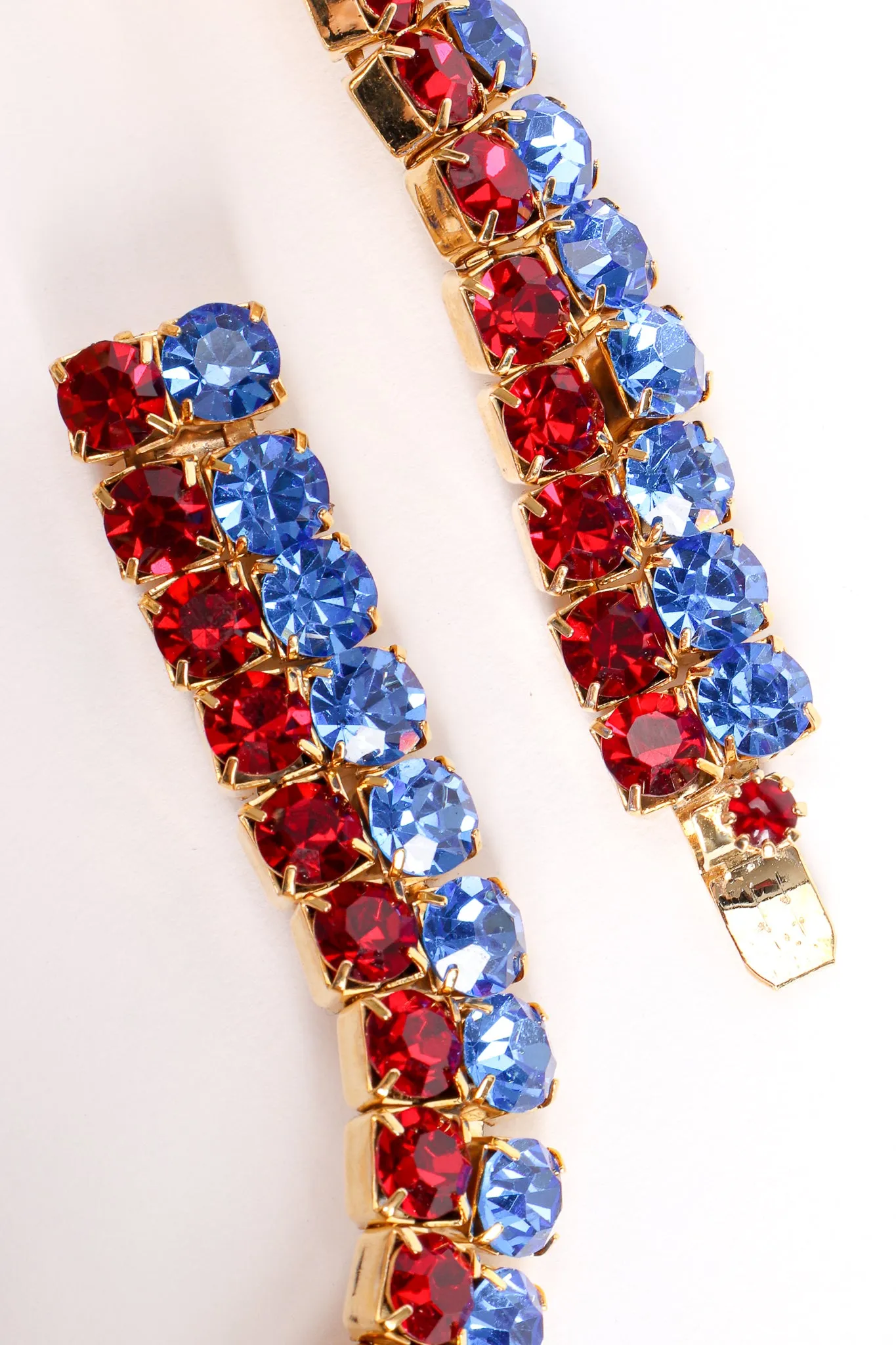 Cool Primary Crystal Pointed Collar