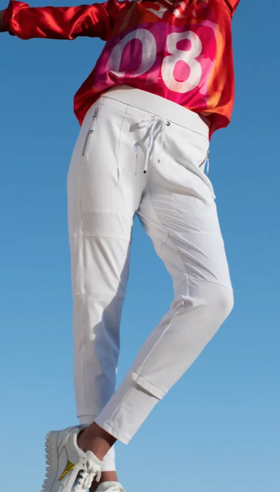 Gallery Couture Travel Pant - White