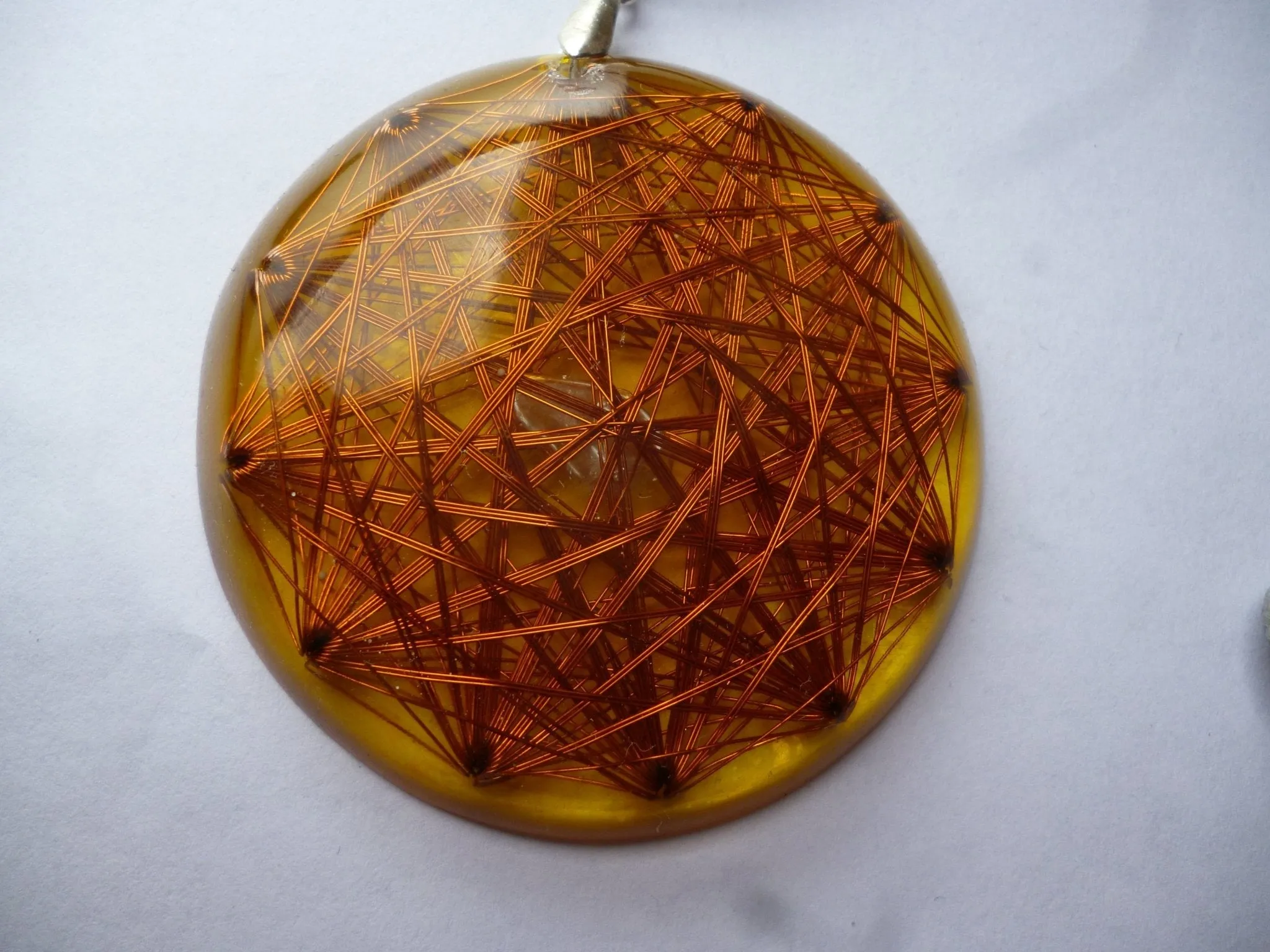 Icosahedral Resonator Filter Against Noxious Frequencies