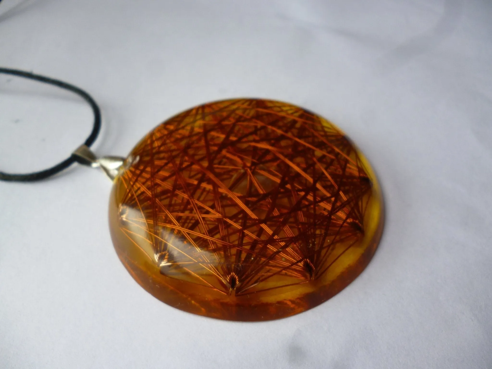 Icosahedral Resonator Filter Against Noxious Frequencies