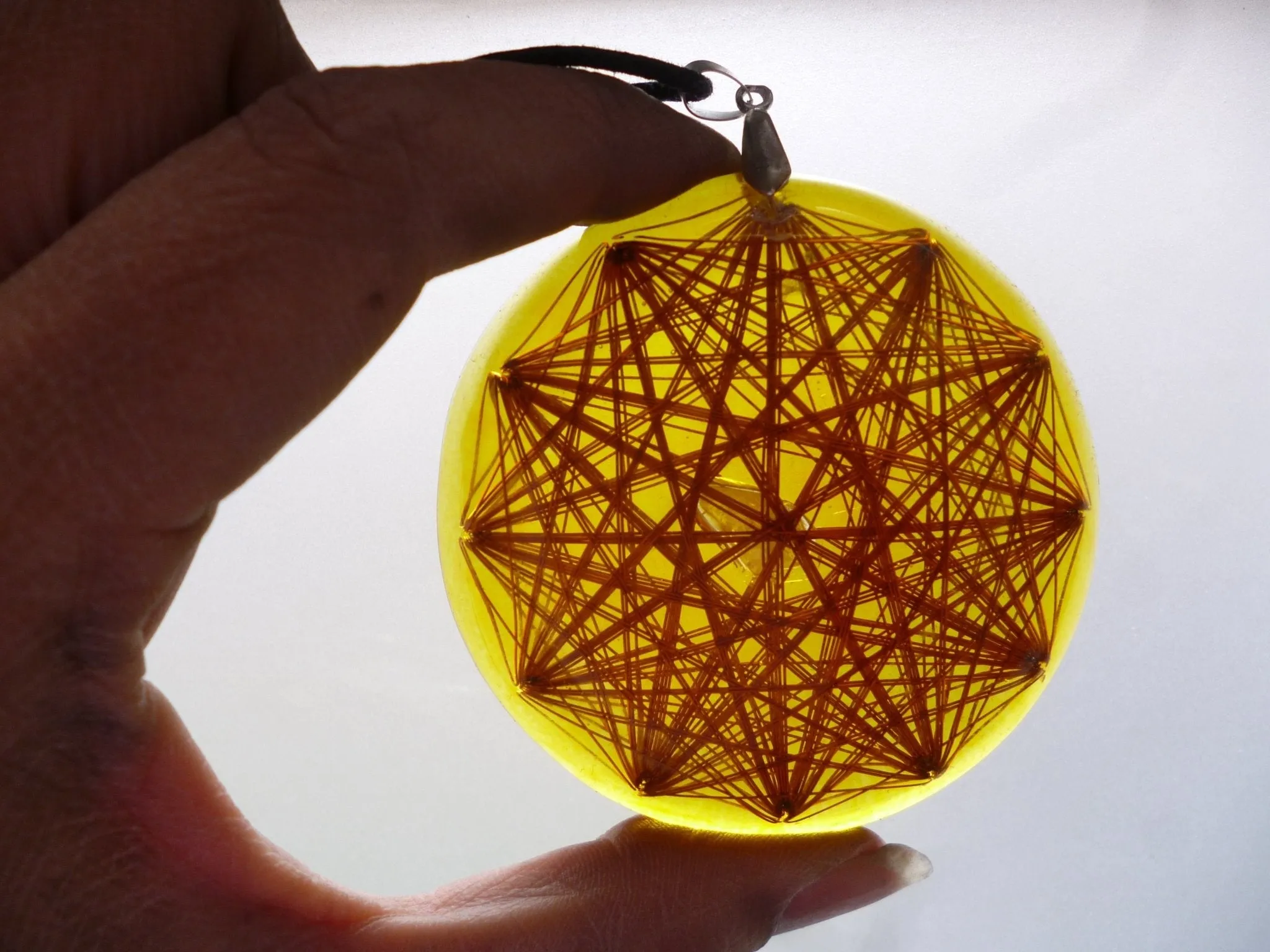 Icosahedral Resonator Filter Against Noxious Frequencies
