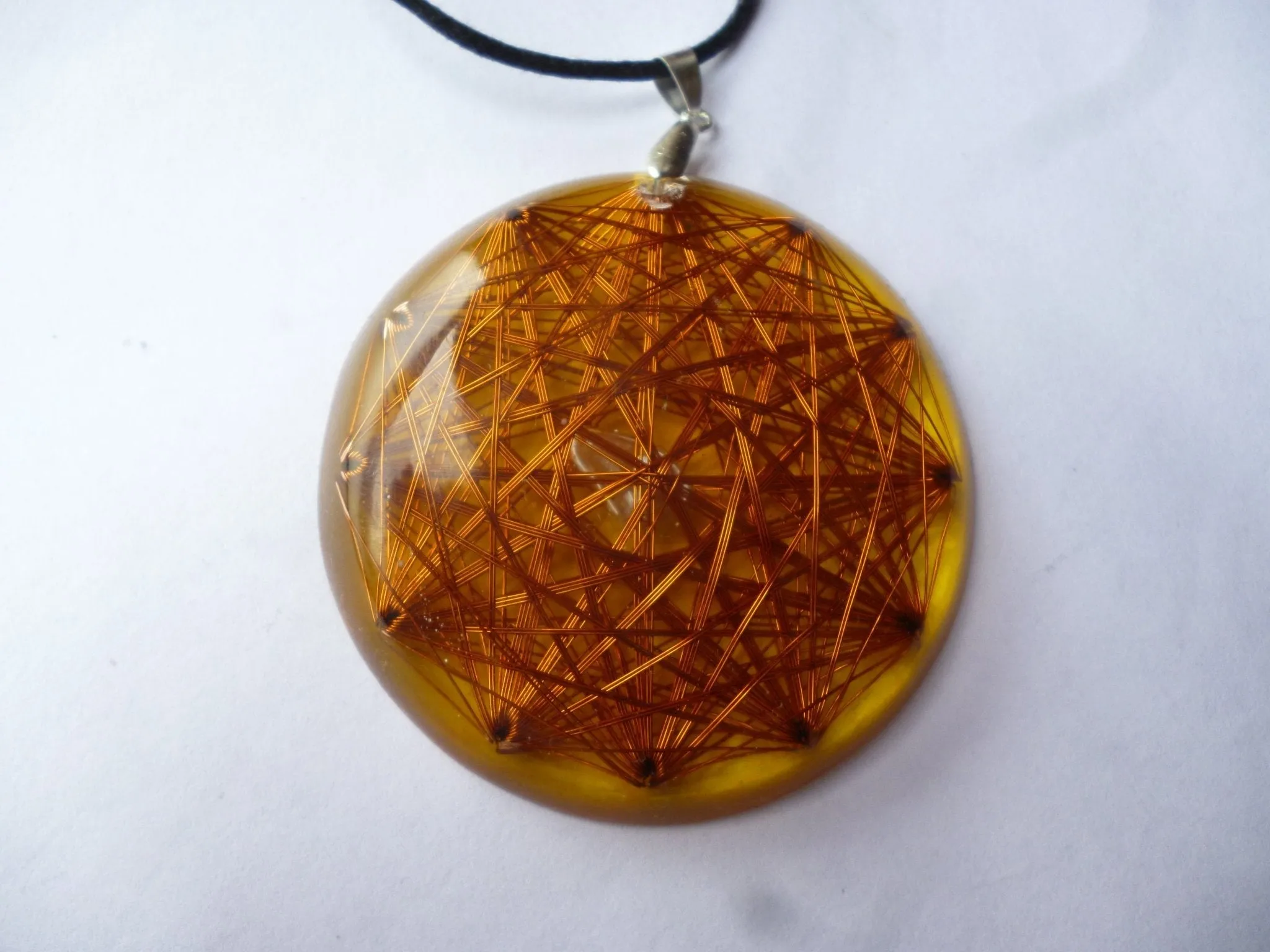 Icosahedral Resonator Filter Against Noxious Frequencies