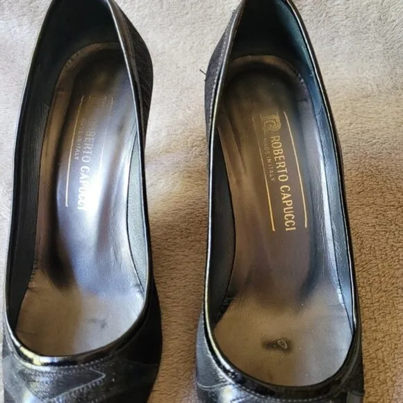 𝅺Roberto Capucci black heels size 7.5