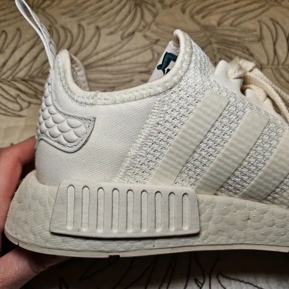 VGUC Adidas NMD R1 Disney Edition Little Mermaid Men 7/ women 9